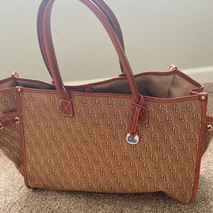 Dooney & Bourke large signature tote